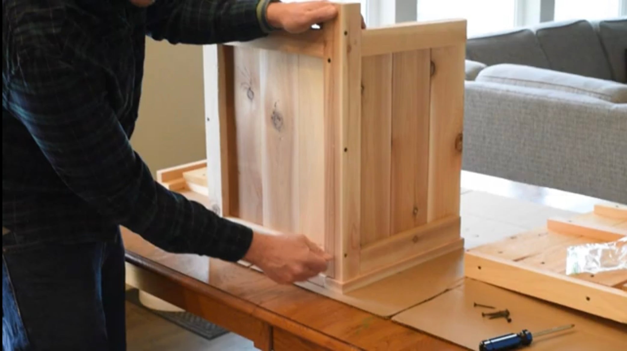 Load video: Instructional video on how to properly assemble a planter box from Woodland Edges